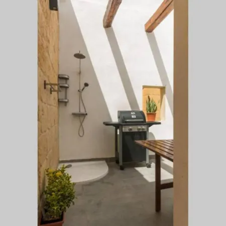 Authentic 1st Fl At The 3 Cities Marina Accommodatie bij particulieren