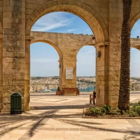 Authentic 1st Fl At The 3 Cities Marina Accommodatie bij particulieren