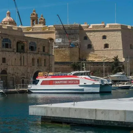 Quarto em Acomodações Particulares Authentic 1st Fl At The 3 Cities Marina *